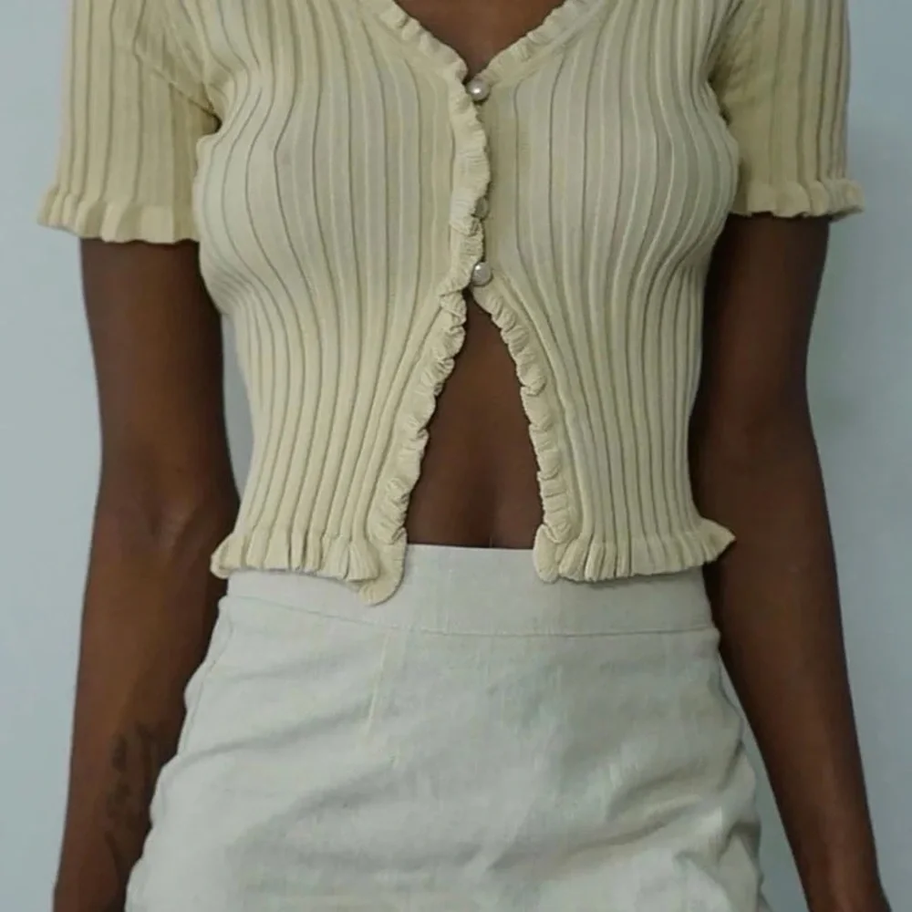 NEW Princess Polly Zahira Top Beige Ribbed Ruffle Top with Pearl Buttons - Picture 4 of 6